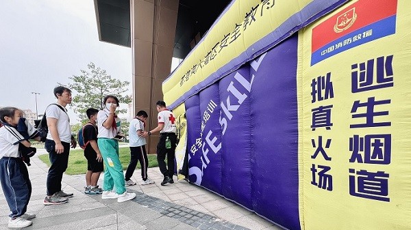 探索未来安全新视界：中天科普VR消防安全应急科普体验教室馆基地